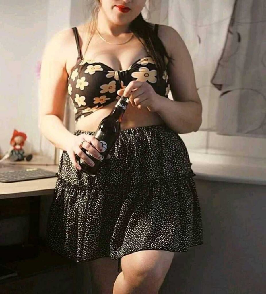 Sexy saki naka call girl in black bra and short skirt